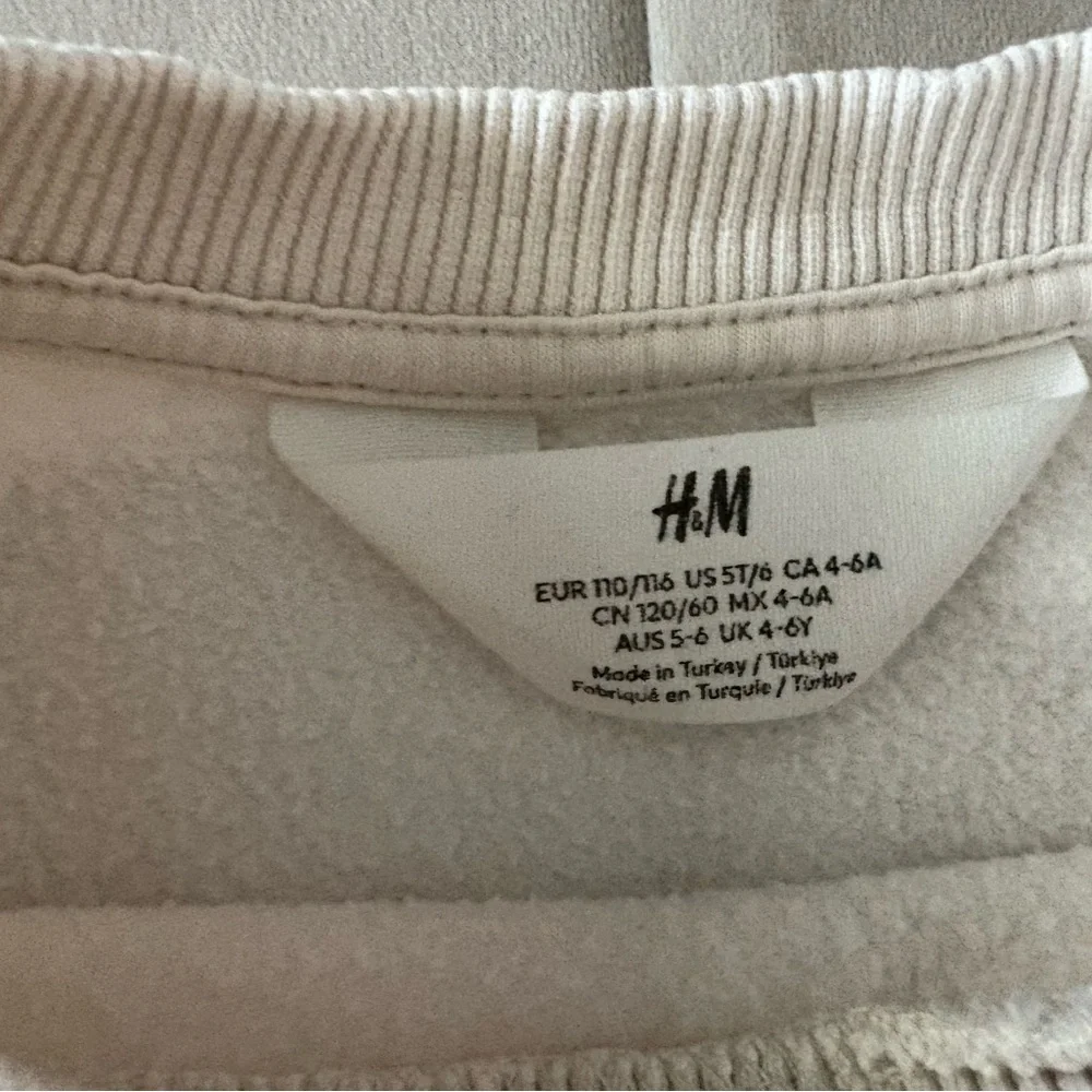 ⭐️2/$20⭐️ H&M White and Orange Minnie Mouse Sweatshirt - Picture 3 of 3